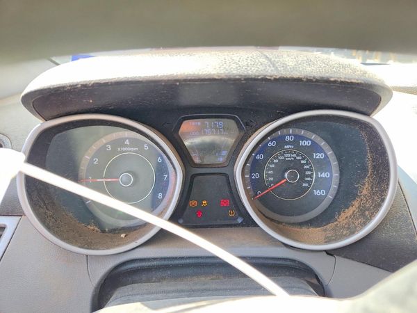 2012 HYUNDAI ELANTRA