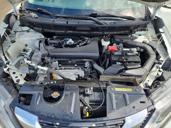 2018 NISSAN ROGUE — Engine bay