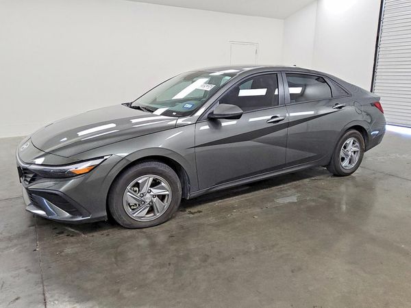 2025 HYUNDAI ELANTRA SE — Front 3/4