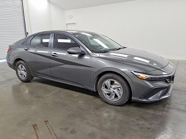 2025 HYUNDAI ELANTRA SE — Passenger 3/4