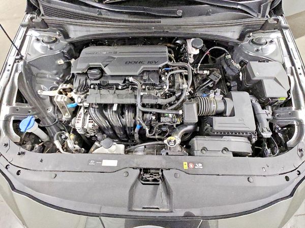 2025 HYUNDAI ELANTRA SE — Engine bay