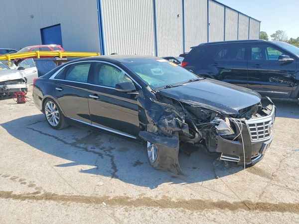 2014 CADILLAC XTS Luxury — Passenger 3/4