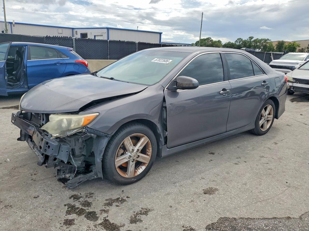 2014 TOYOTA CAMRY
