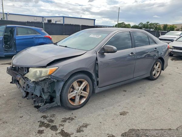 2014 TOYOTA CAMRY