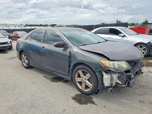 2014 TOYOTA CAMRY