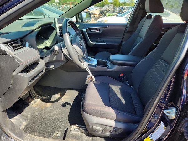 2023 TOYOTA RAV4 SE