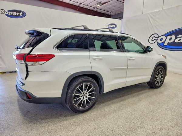 2017 TOYOTA HIGHLANDER SE/XLE
