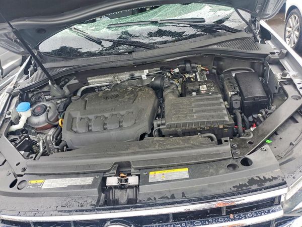 2022 VOLKSWAGEN TIGUAN 4Motion SE — Engine bay