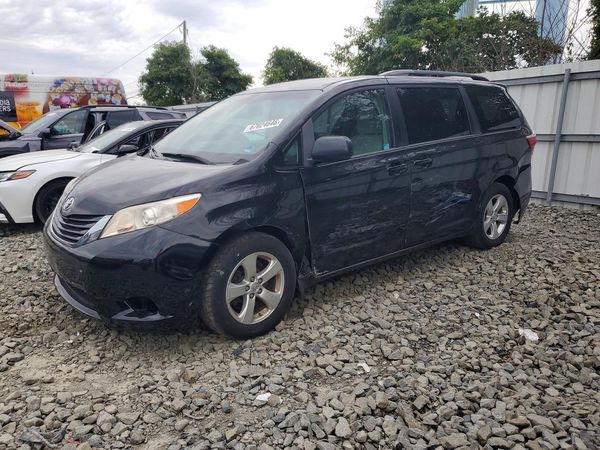 2016 TOYOTA SIENNA
