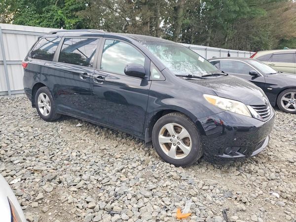 2016 TOYOTA SIENNA