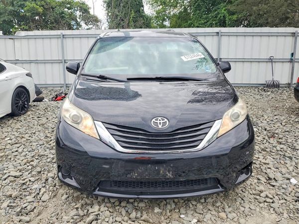 2016 TOYOTA SIENNA