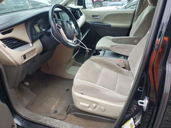 2016 TOYOTA SIENNA