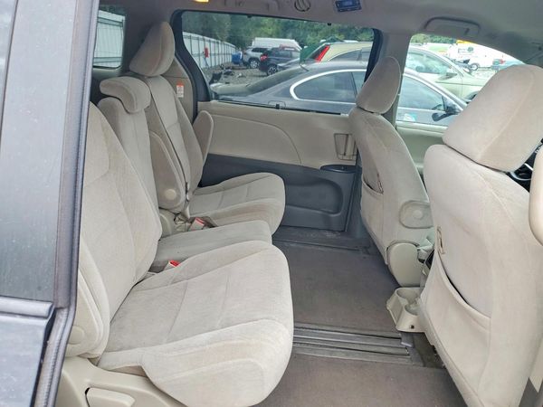 2016 TOYOTA SIENNA