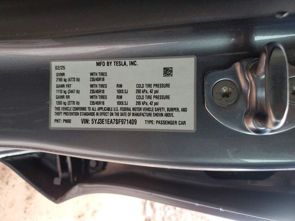 2025 TESLA MODEL 3 — VINS