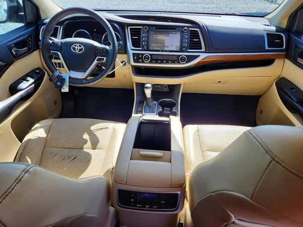 2019 TOYOTA HIGHLANDER