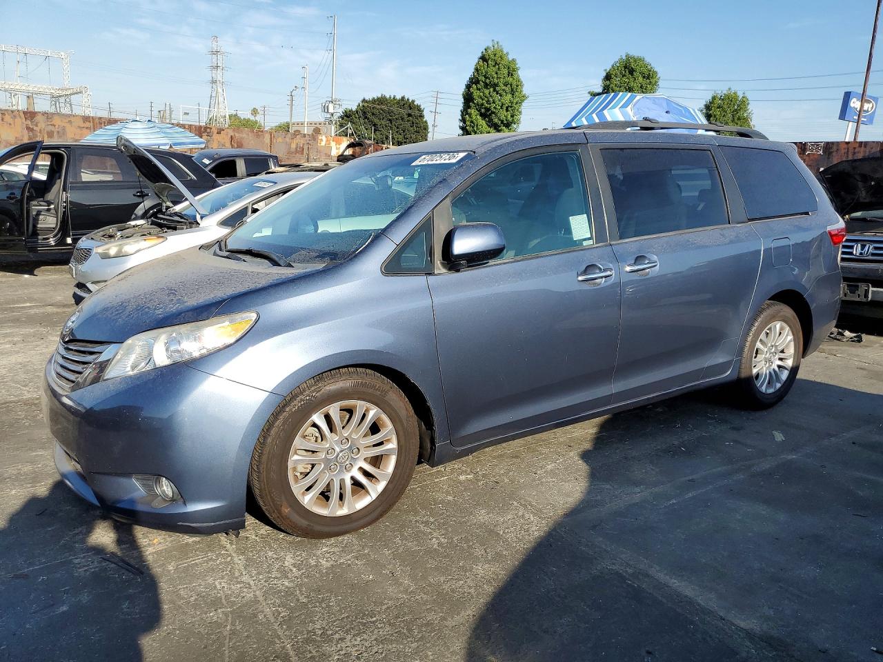 2015 TOYOTA SIENNA