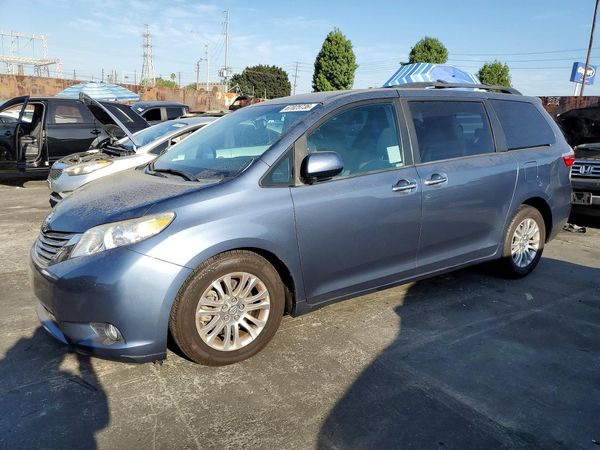 2015 TOYOTA SIENNA
