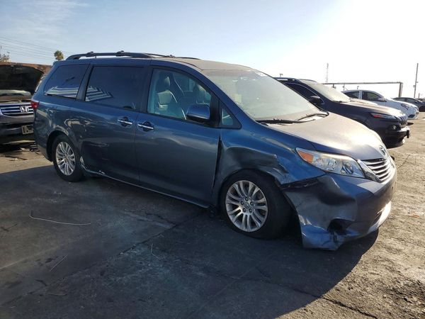 2015 TOYOTA SIENNA