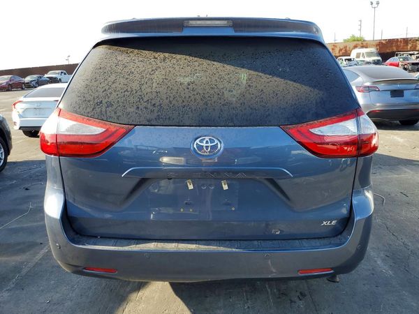 2015 TOYOTA SIENNA