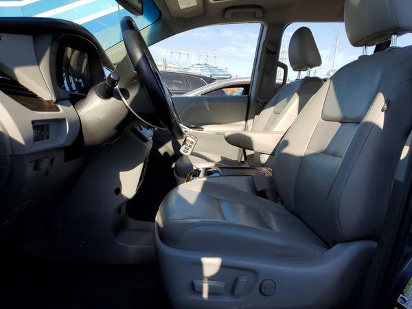 2015 TOYOTA SIENNA