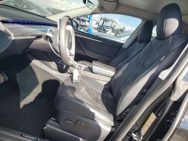 2025 TESLA MODEL Y