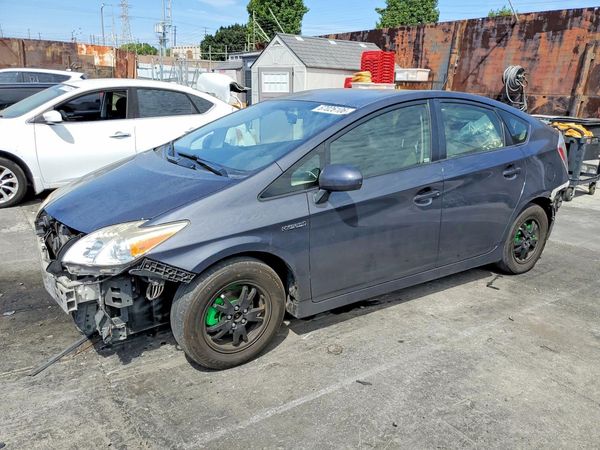 2015 TOYOTA PRIUS