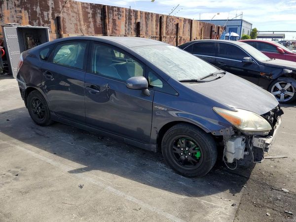 2015 TOYOTA PRIUS