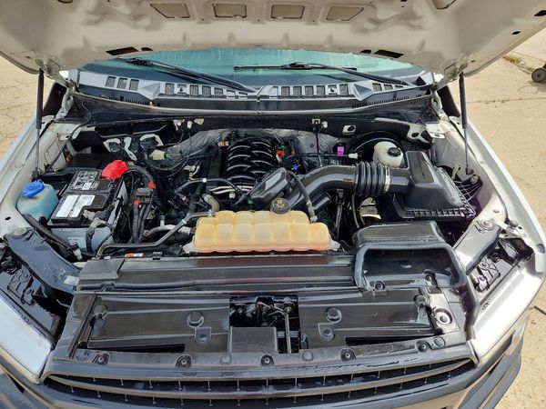 2018 FORD F150 — Engine bay