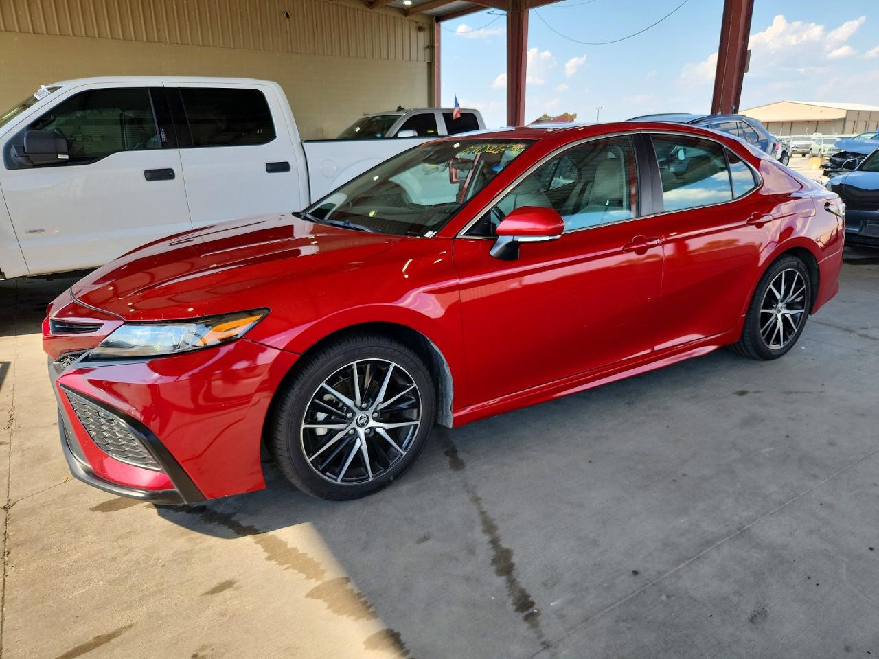 2022 TOYOTA CAMRY SE — Front 3/4
