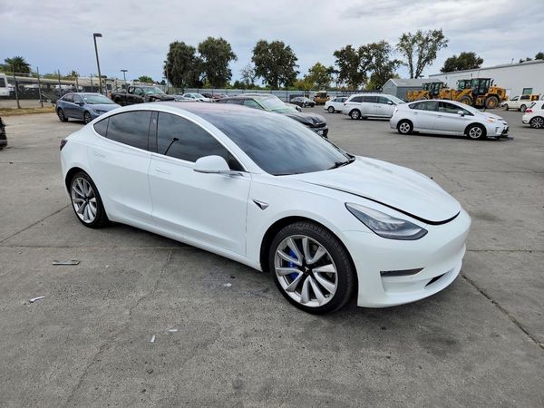 2018 TESLA MODEL 3