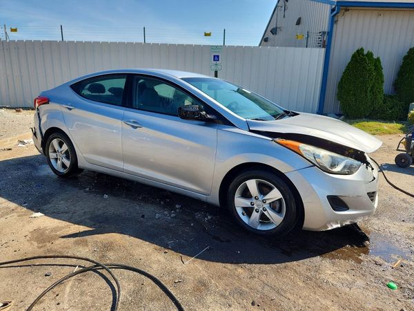 2013 HYUNDAI ELANTRA