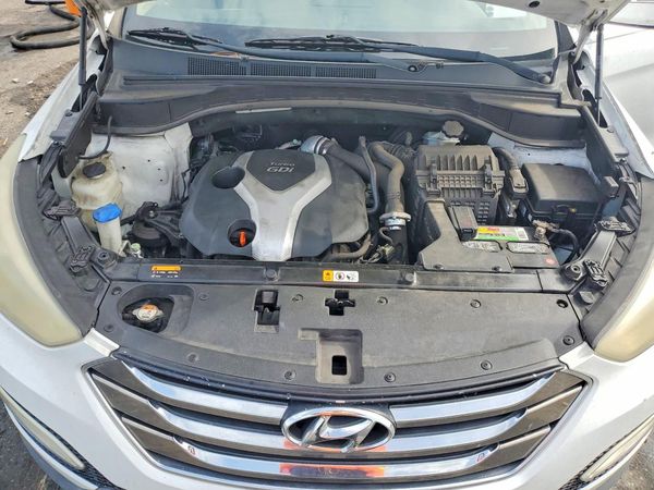 2013 HYUNDAI SANTA FE — Engine bay