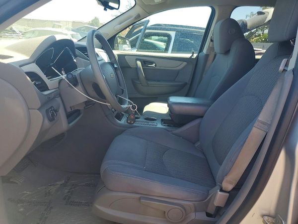2013 CHEVROLET TRAVERSE LS