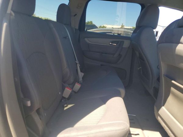 2013 CHEVROLET TRAVERSE LS