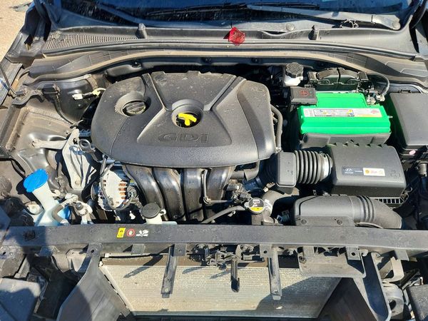 2020 HYUNDAI ELANTRA Elantra GT — Engine bay