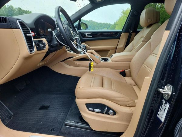 2020 PORSCHE CAYENNE