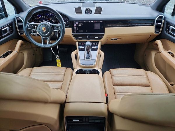 2020 PORSCHE CAYENNE