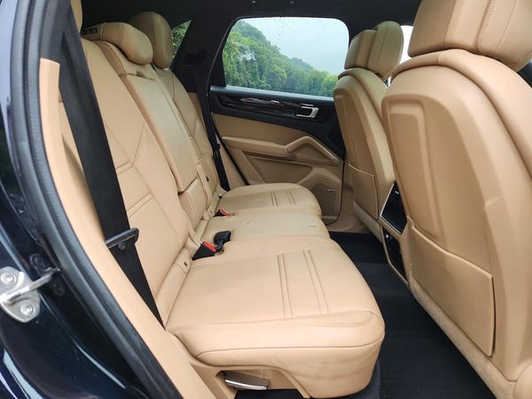 2020 PORSCHE CAYENNE