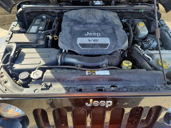2015 JEEP WRANGLER UNLIMITED Sport — Engine bay