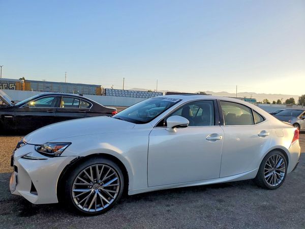 2019 LEXUS IS