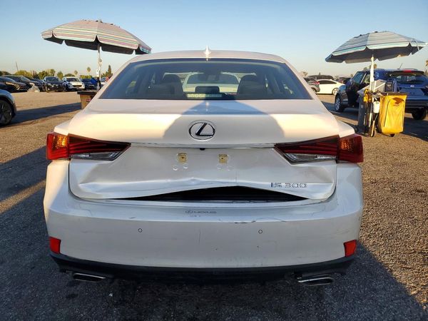 2019 LEXUS IS