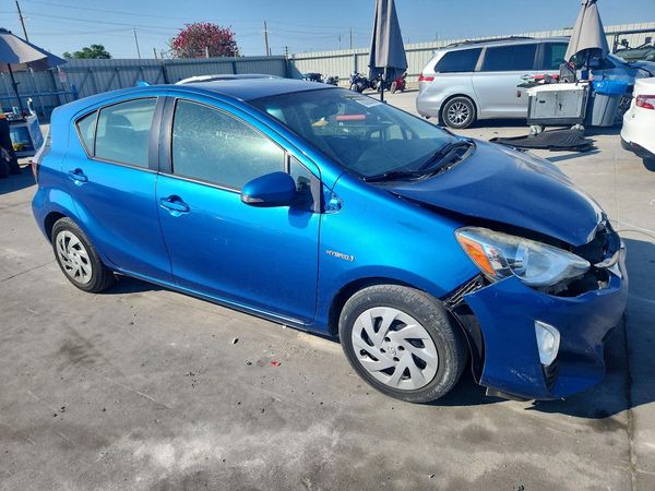 2016 TOYOTA PRIUS