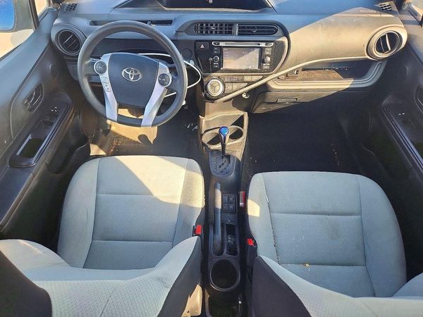 2016 TOYOTA PRIUS