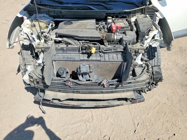 2022 NISSAN ROGUE SV — Engine bay