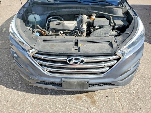 2016 HYUNDAI TUCSON — Engine bay