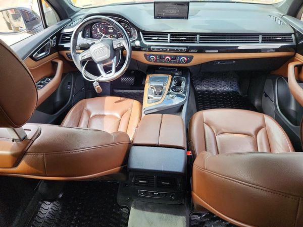 2017 AUDI Q7 quattro Premium Plus