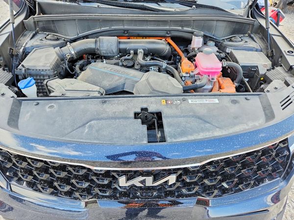 2023 KIA SORENTO EX — Engine bay