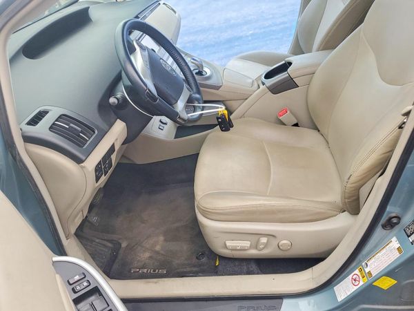 2013 TOYOTA PRIUS