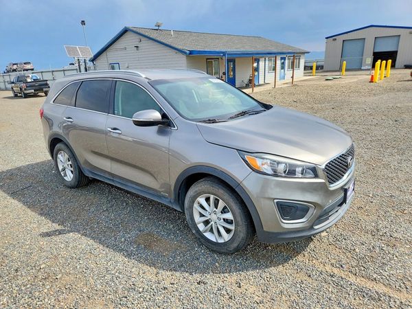 2016 KIA SORENTO L / LX