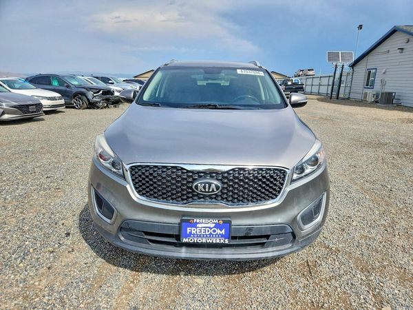 2016 KIA SORENTO L / LX